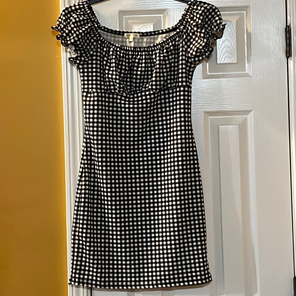 Fitted Mini Plaid Black and White dress. Ultra flirt brand, Size XL in Juniors.
